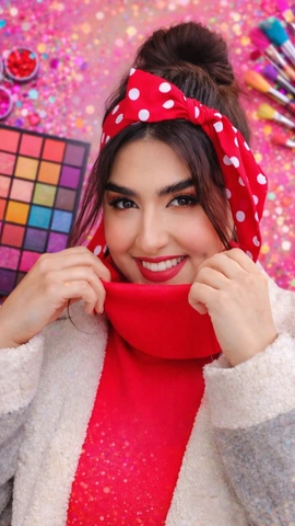 این پست رو بفرست واسه اون کسی که به میکاپ های رنگی و شاد علاقه داره 🌈 چطور شد به نظرت؟ 😁