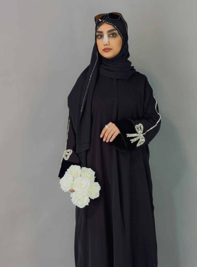 یه عبا که از هر طرفش نگاه کنی، جزئیات داره