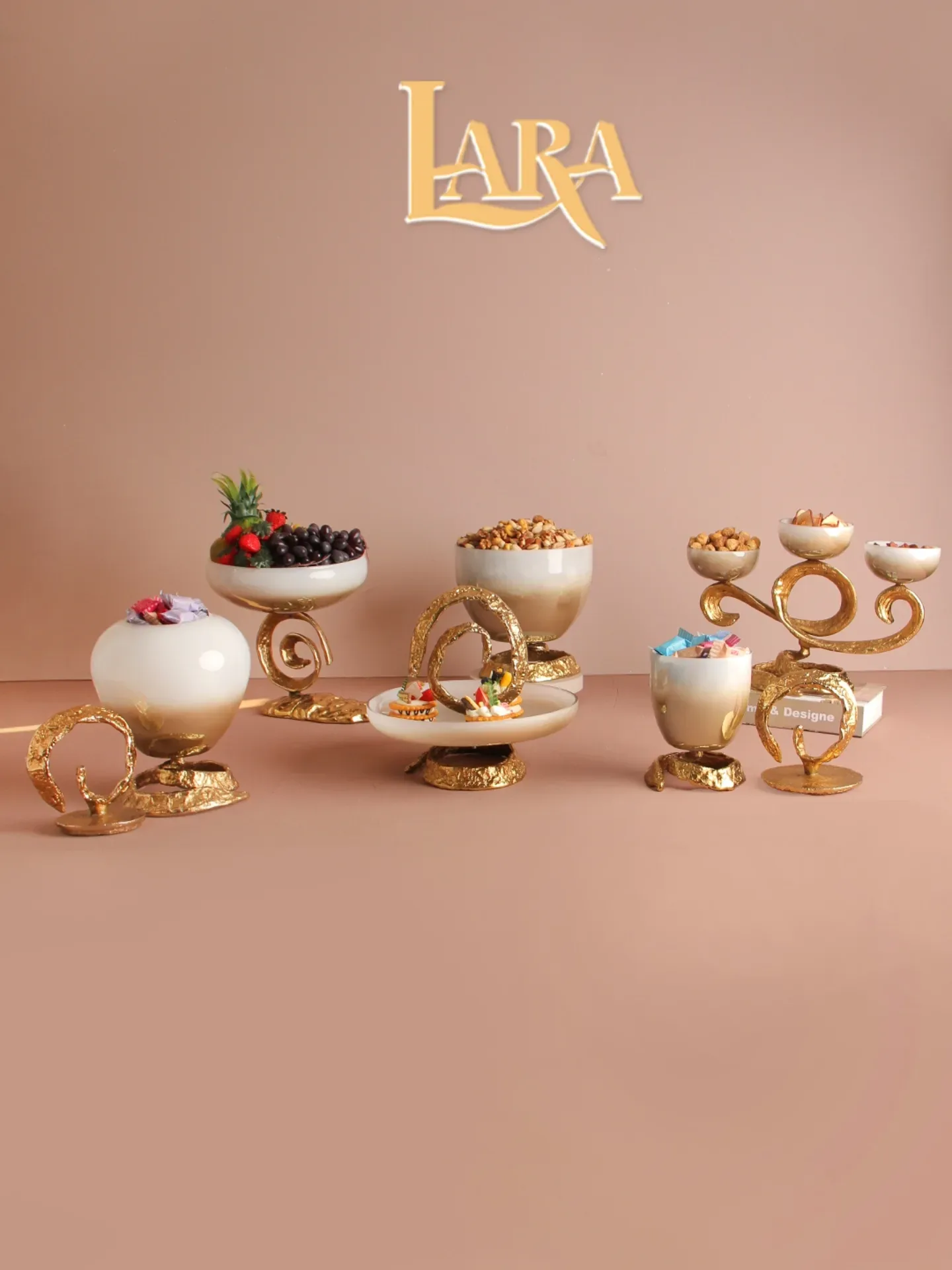 سرویس پذیرایی مدرن دریای بلور لارا ۶ تکه آلومینیوم طلایی و بلور سفید - تصویر ۷