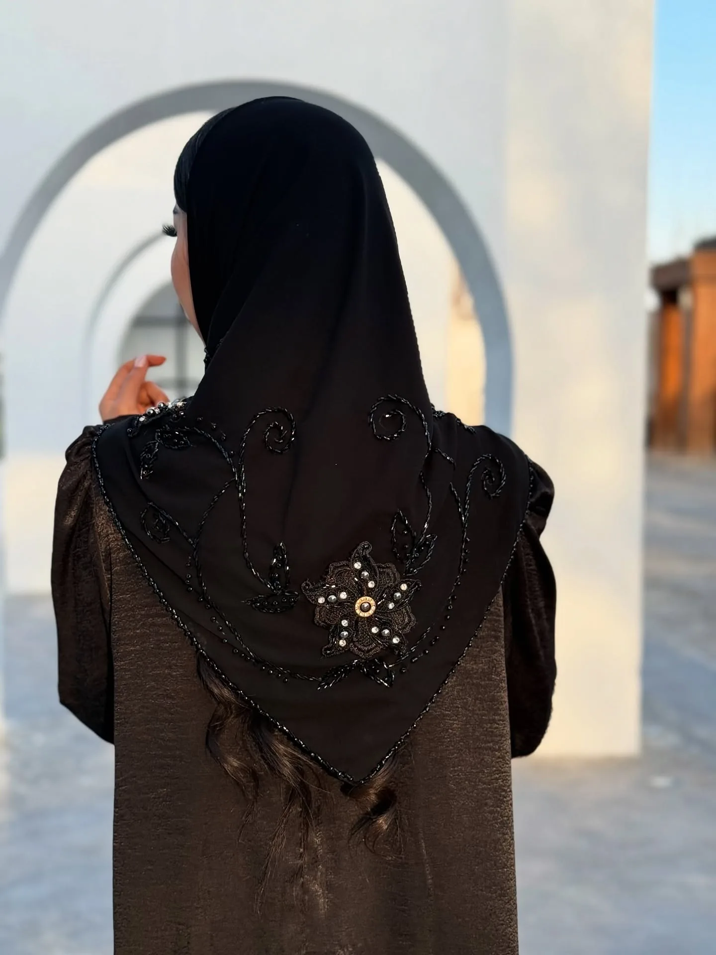 روسری گل آفتابگردان جواهردوزی‌شده قواره ۹۰ - تصویر ۸