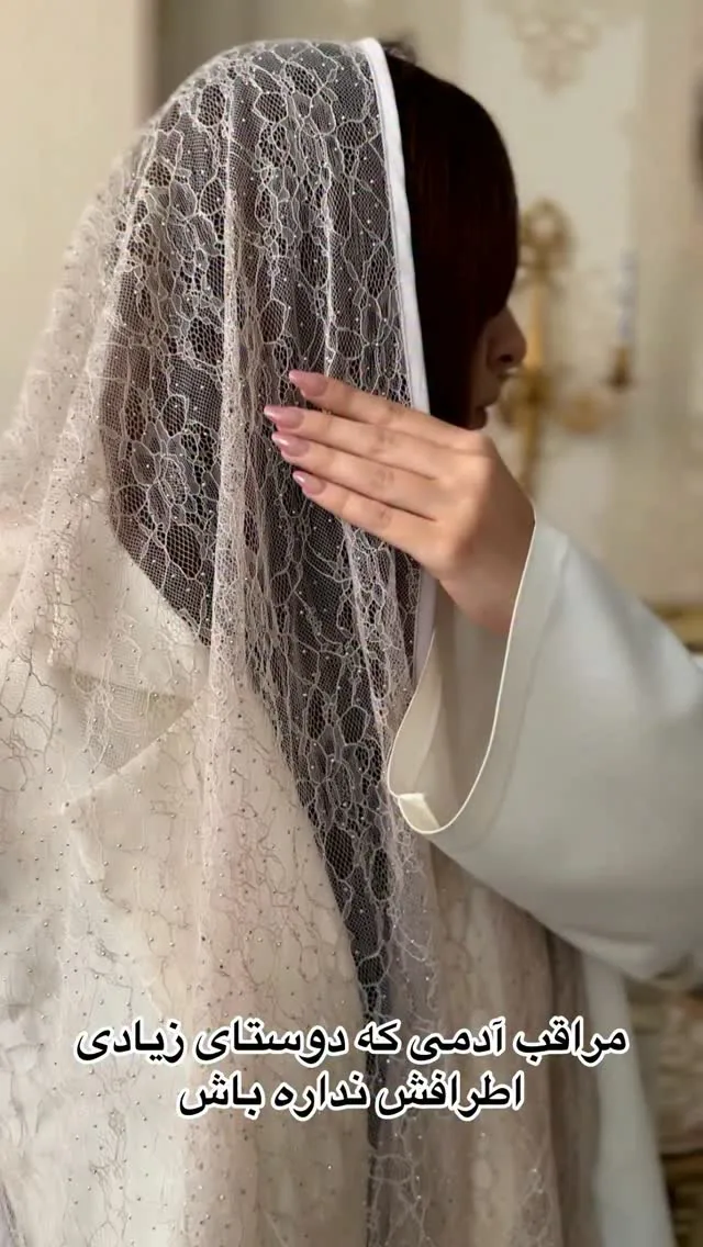 شال دانتل فرانسه فول نگین در سه رنگ مشکی، کرم و سرمه‌ای - تصویر ۲