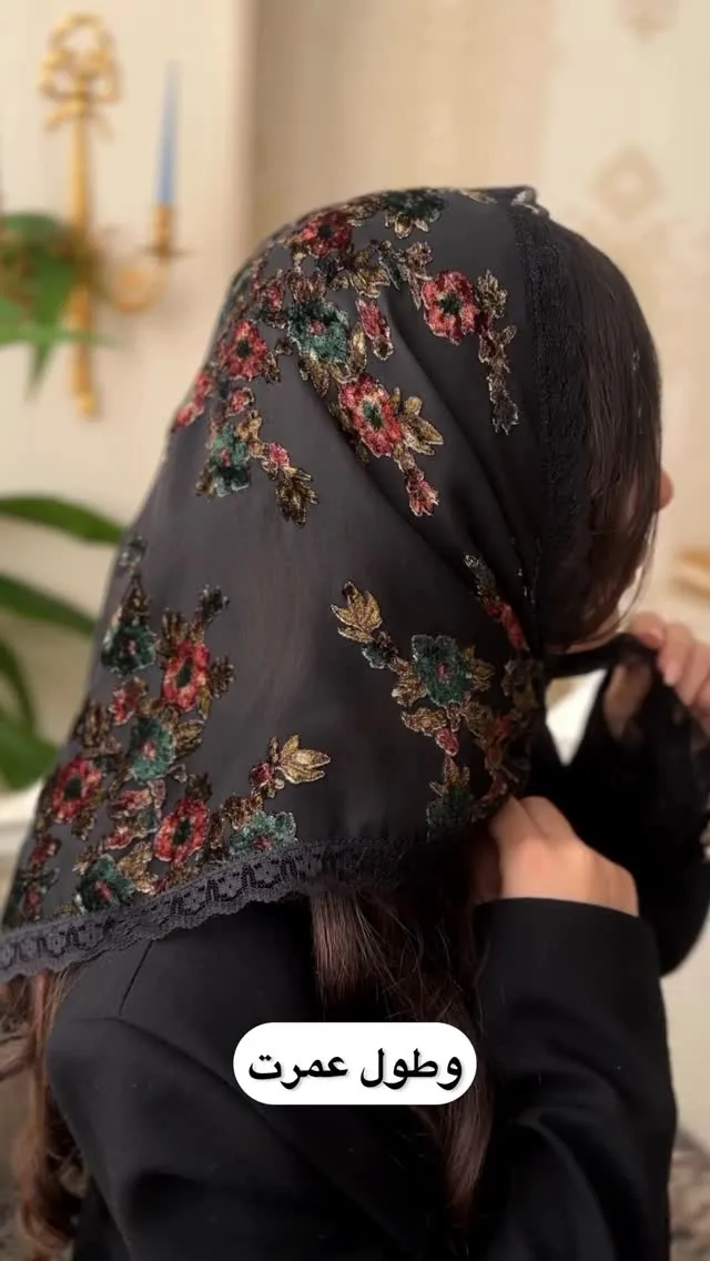 مینی اسکارف توری مشکی با گل مخمل سبز