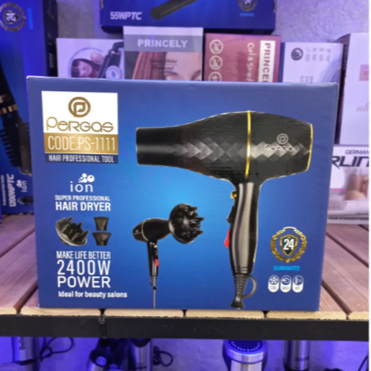 سشوار فوق‌حرفه‌ای سالنی پرگاس Pergas مدل PS-1111 توان 2400 وات با فناوری یون